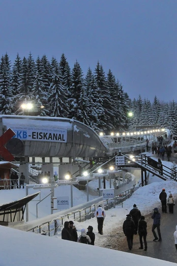 Rennschlitten- und Bobbahn