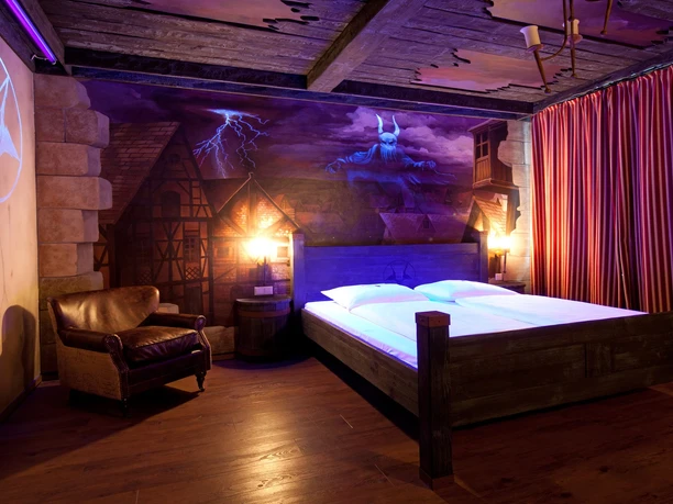 Das Dämonenzimmer des Abenteuerhotels The demon room of the adventure hotel