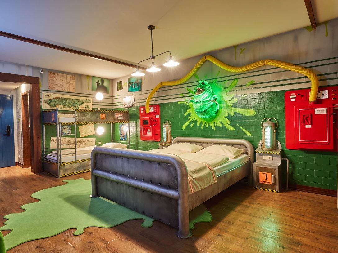 Das Ghostbusterszimmer des Abenteuerhotels Das Ghostbusterszimmer des AbenteuerhotelsThe Ghostbusters room of the adventure hotelGhostbusters-værelset på eventyrhotelletDe Ghostbusters-kamer van het avonturenhotel