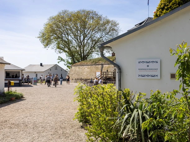 Wilhelmstein-Kiosk-Inselladen-Festung-Ausstellung Wilhelmstein-Kiosk-Inselladen-Festung-Ausstellung