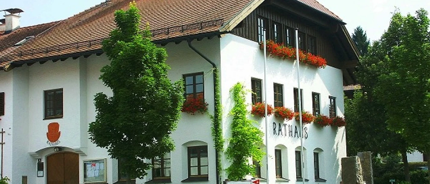 Rathaus Uffing.jpg