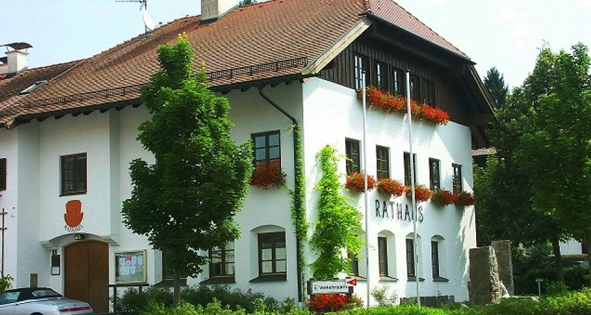 Rathaus Uffing.jpg