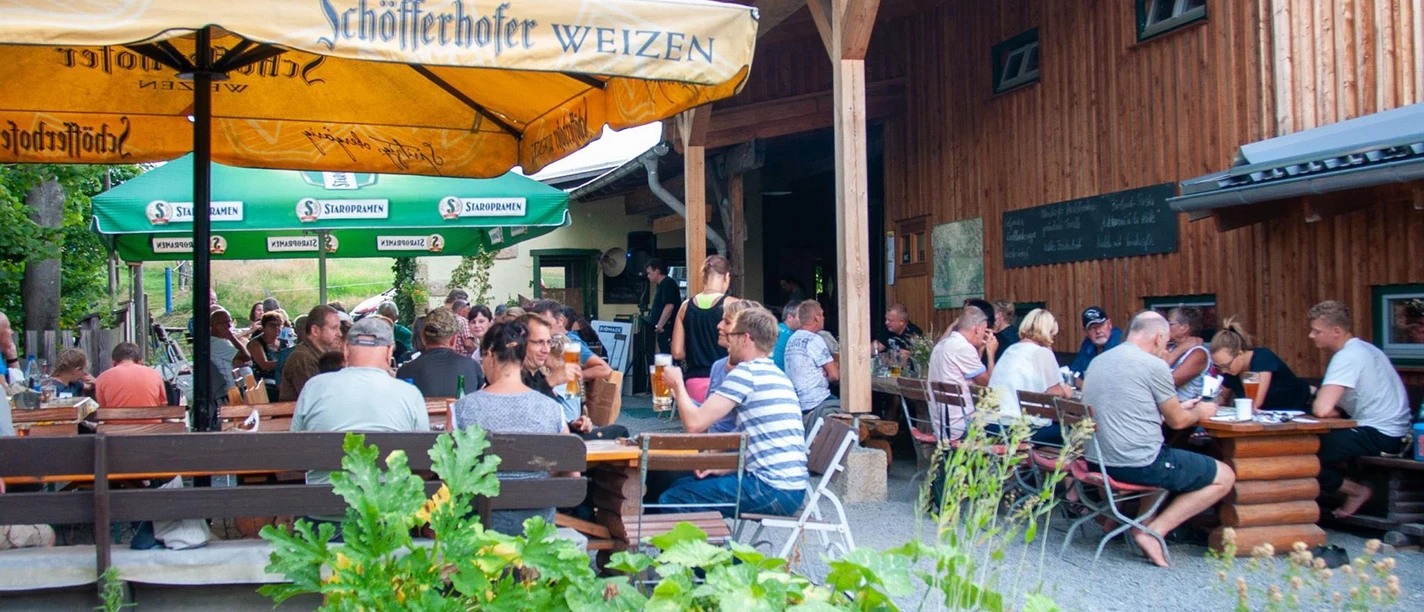 Eingang und Biergarten
