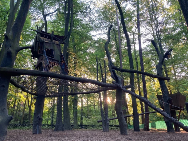 Spielplatz bei der Görlitzer Parkeisenbahn Spielplatz bei der Görlitzer Parkeisenbahn
