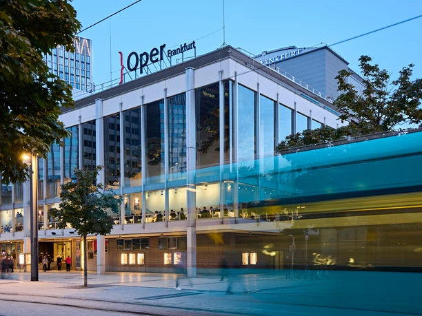 Aussenansicht der Oper Frankfurt