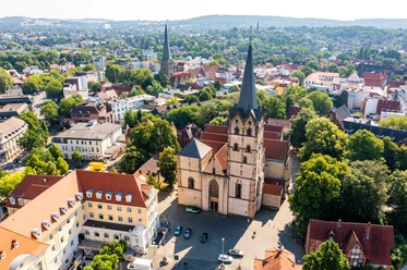herford-markt-teutoburger-wald-tourismus-h-tornow-006-cc-by-sa-jpg.jpg Luftaufnahme der Altstadt von Herford mit der beeindruckenden St. Marienkirche im Zentrum.