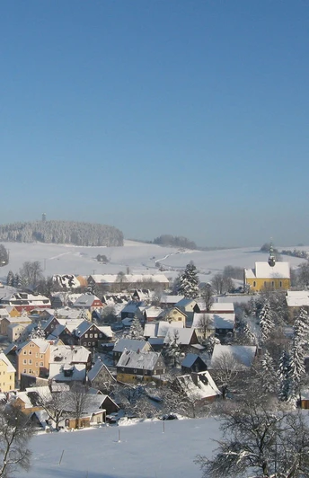 Blick auf das winterliche Hinterhermsdorf