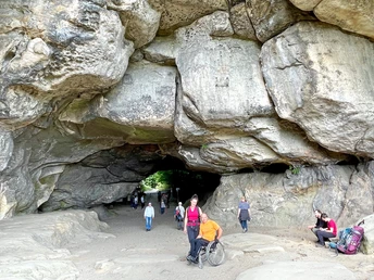 Neuer Wildenstein: Kuhstallhöhle, aus Richtung Aussicht gesehen