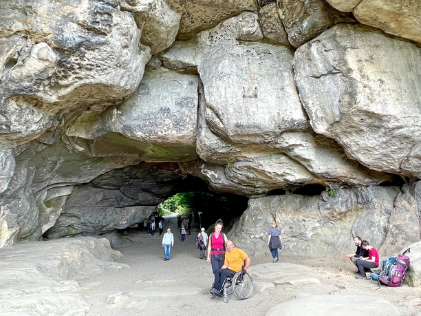 Neuer Wildenstein: Kuhstallhöhle, aus Richtung Aussicht gesehen