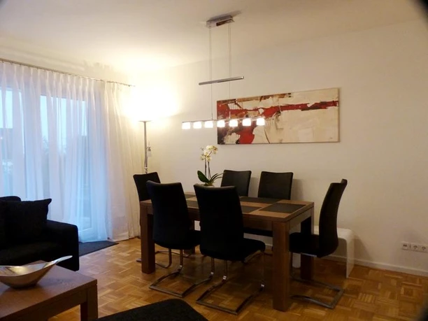 Esstisch-Dining table