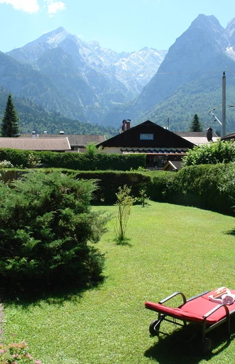Terrasse und Garten mit Traumblick