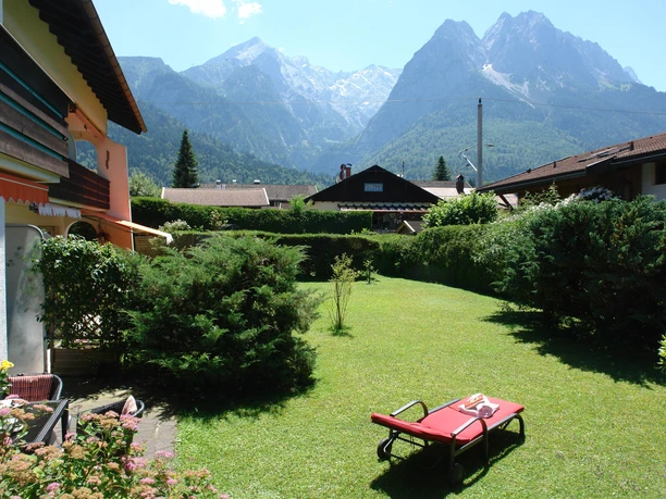 Terrasse und Garten mit Traumblick