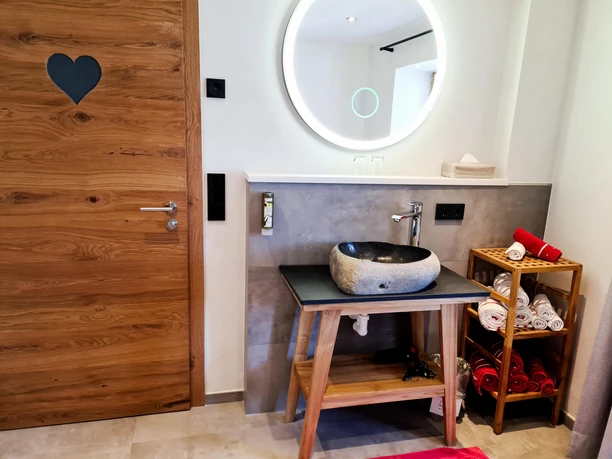 Euer Waschtisch mit Flusstein