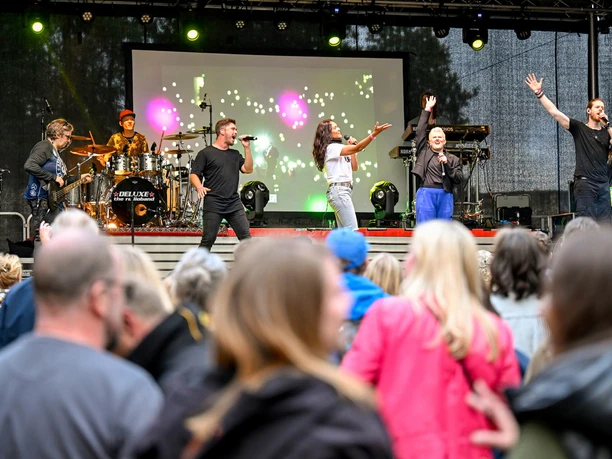 deluxe-radioband-schlossparty-2024-schloss-broich-muelheim.jpg