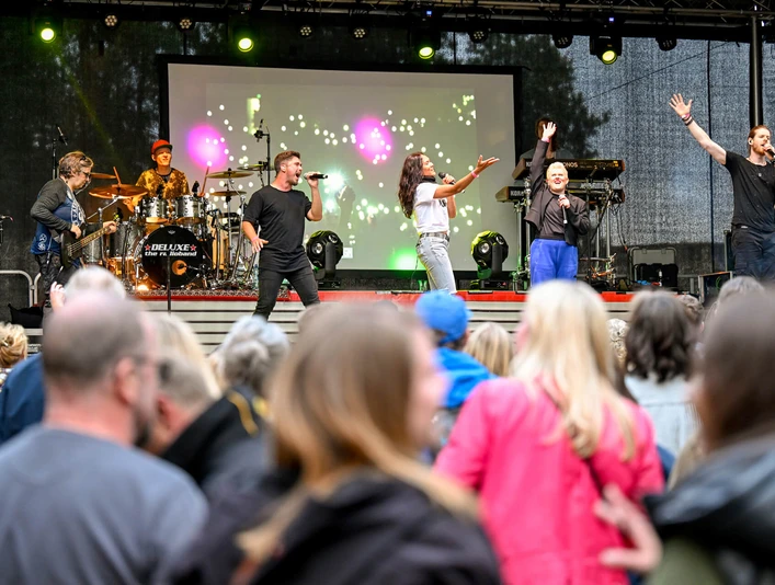 deluxe-radioband-schlossparty-2024-schloss-broich-muelheim.jpg