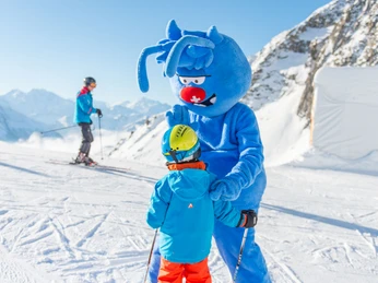 Family Fun Slope mit Gletschi auf der Fiescheralp in der Aletsch Arena Family Fun Slope mit Gletschi auf der Fiescheralp in der Aletsch Arena