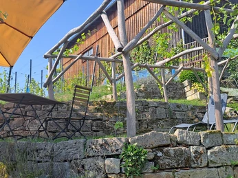 gemütliche Sitzecke am Weinberg