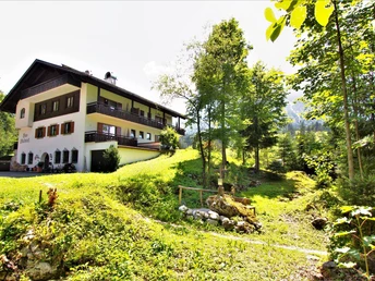 Bankerl beim Gipfelkreuz