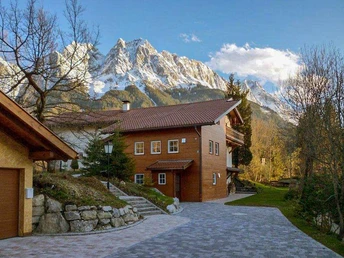 Einfahrt Villa Alpina