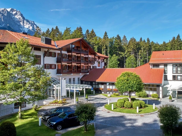 Hotel am Badersee im Sommer