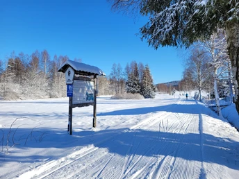 Ziel der Ortsloipe Hammerbrücke am Parkplatz Mittelweg Ziel der Ortsloipe Hammerbrücke am Parkplatz Mittelweg