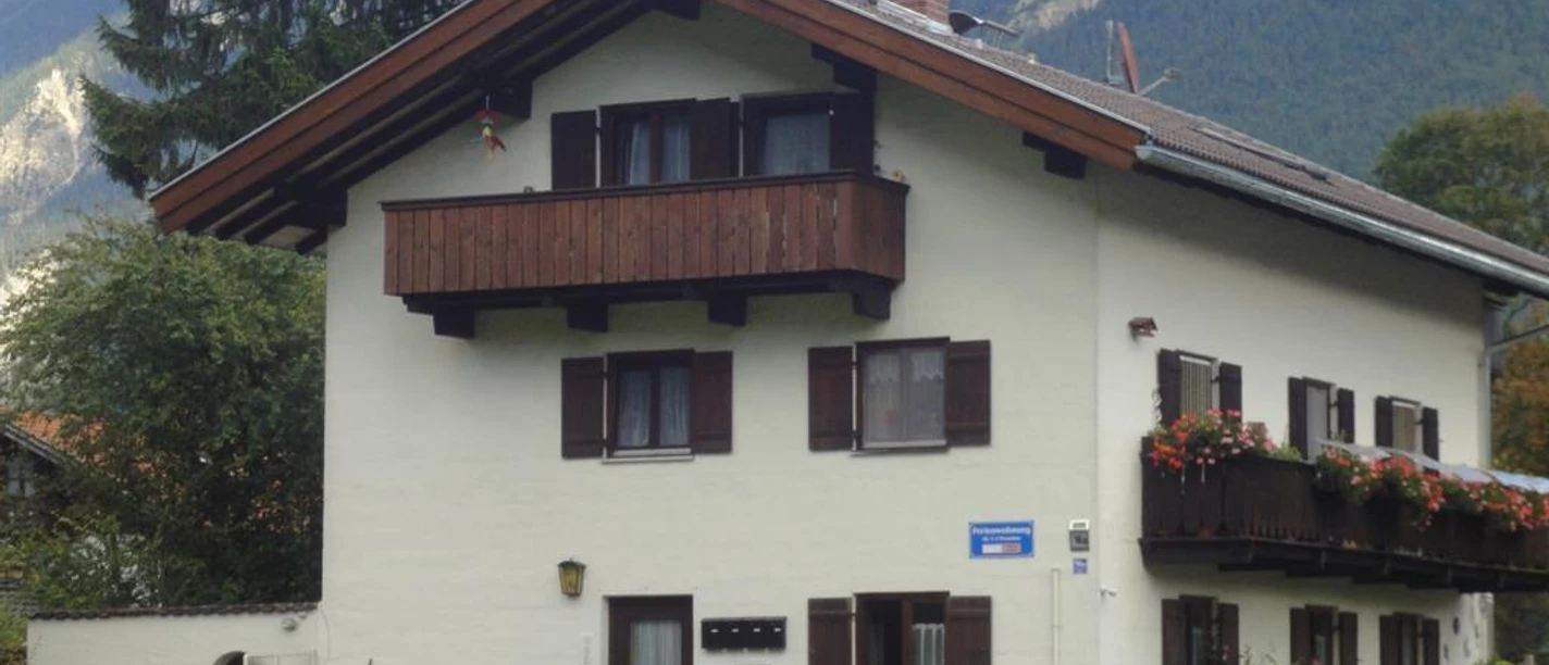 Vorderansicht Sommer