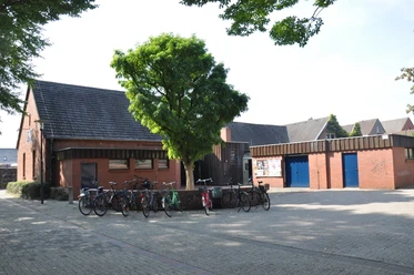 Komplex Außenansicht.JPG