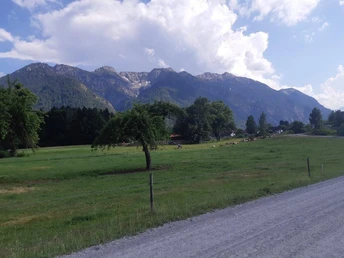 Blick zur Hohen Kiste und Estergebirge