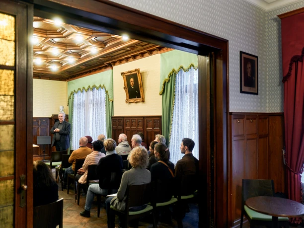 La salle Grieg, restaurée à l'identique, est un point culminant parmi les salles de chambre de Leipzig.