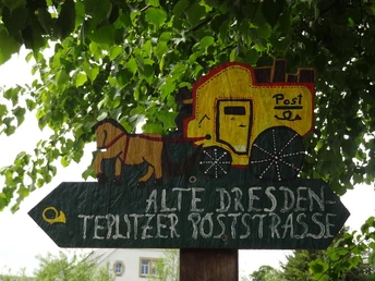 Poststraßenschild in Göppersdorf