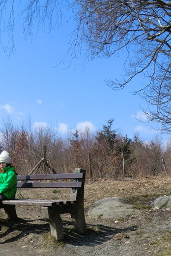 Am Fuß der Rauensteine