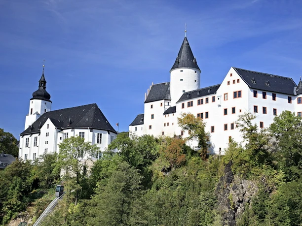 Wahrzeichen Schwarzenbergs - Schloss und St. Georgenkirche