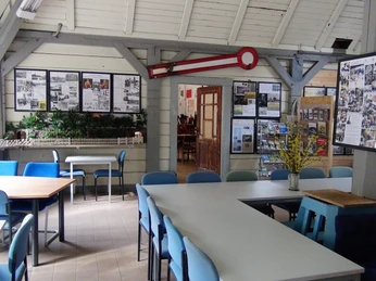 Wanderrast im Bahnhof