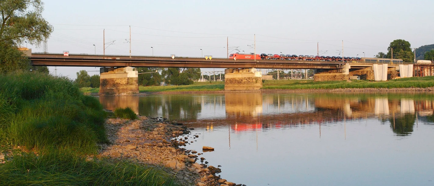 Eisenbahnbrücke über die Elbe in Dresden-Niederwartha