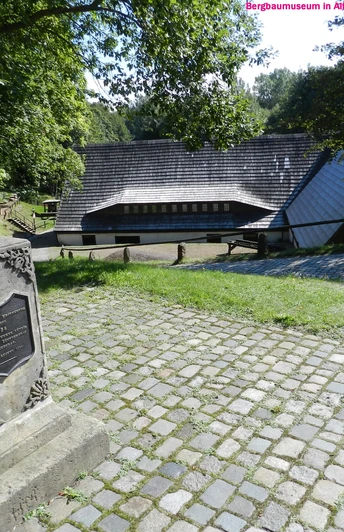 Blick zum Museumskomplex