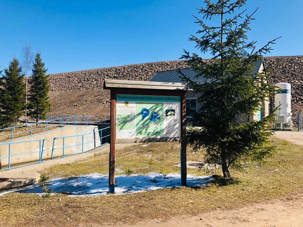 Blick zum Trinkwasserspeicher, Schneise 30, Galgenteich