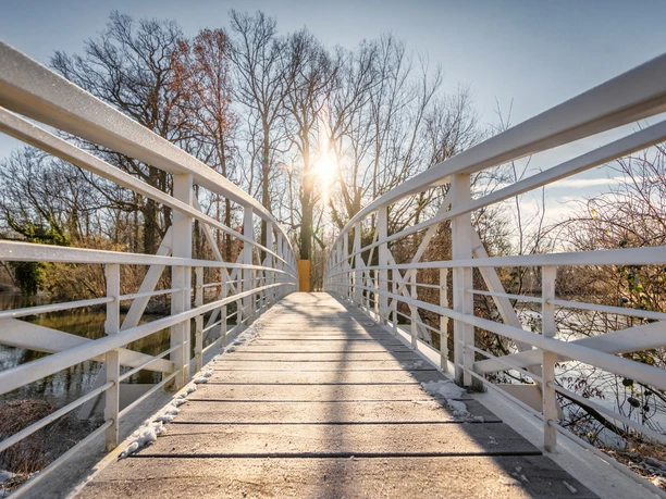 Brücke im Schlosspark Lützschena