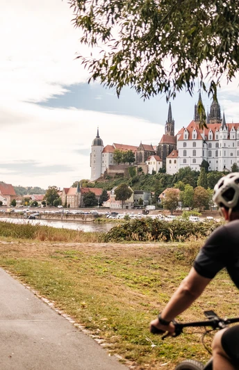 Auf dem Elberadweg in Meißen - Blick auf die Albrechtsburg