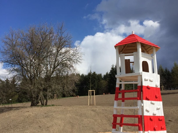 Kletterturm auf dem Spielplatz