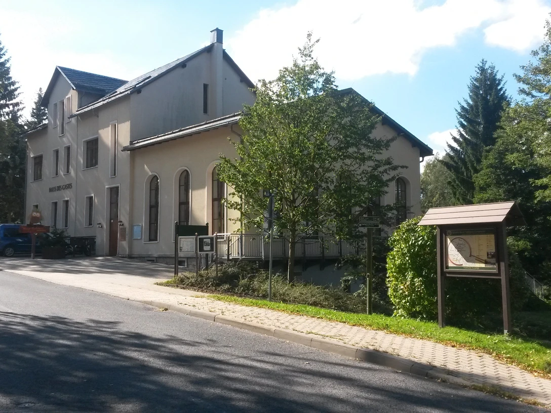 Parkplatz am Haus des Gastes Schnarrtanne, Ortslage Vogelsgrün