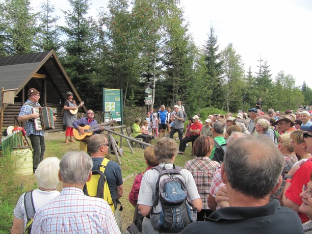 Musik und Wandern im Einklang an der Talsperre Carlsfeld