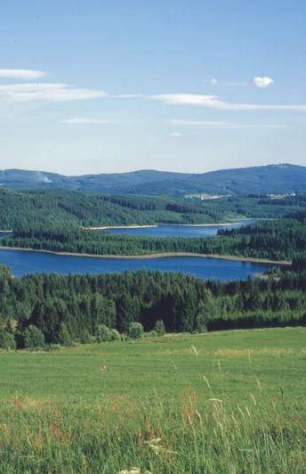 Talsperre Eibenstock mit Auersberg von Hundshübel aus