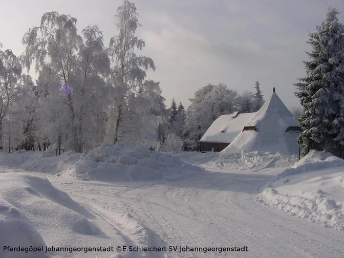 Winterlicher Pferdegöpel Johanngeorgenstadt
