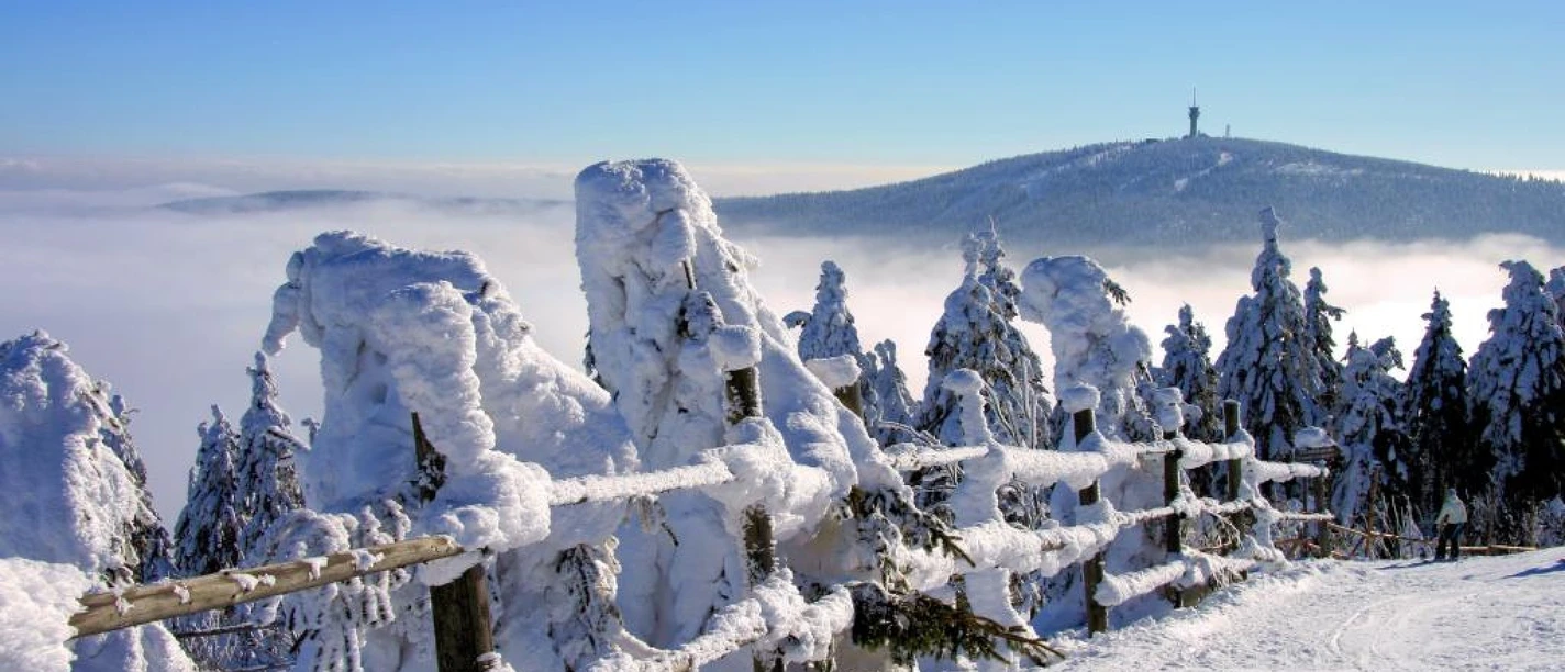 Blick vom Fichtelberg auf den Keilberg