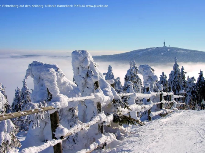 Blick vom Fichtelberg auf den Keilberg