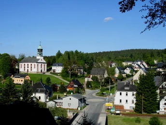 Blick auf Morgenröthe-Rautenkranz mit Kirche