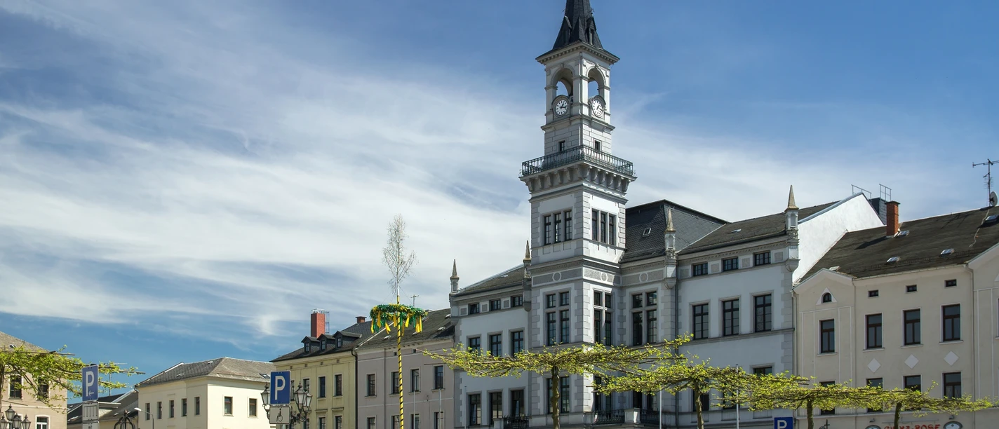 Oelsnitz Marktplatz mit Rathaus