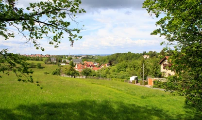 Blick vom ehemaligen Bahndamm über Kleinnaundorf