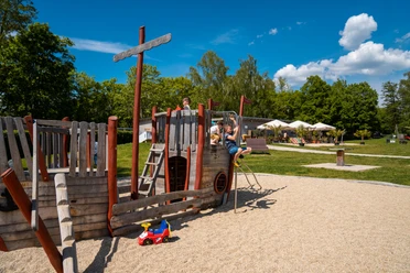 Abenteuerschiff im Freizeit- und Erlebnisgarten © J&J Media