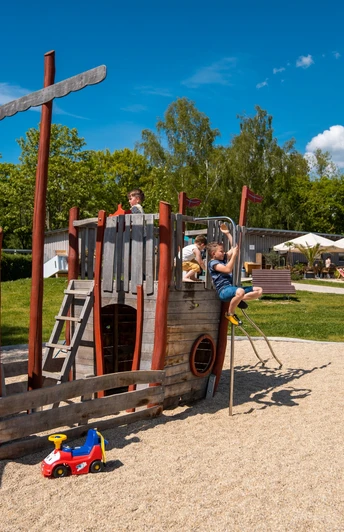 Abenteuerschiff im Freizeit- und Erlebnisgarten © J&J Media